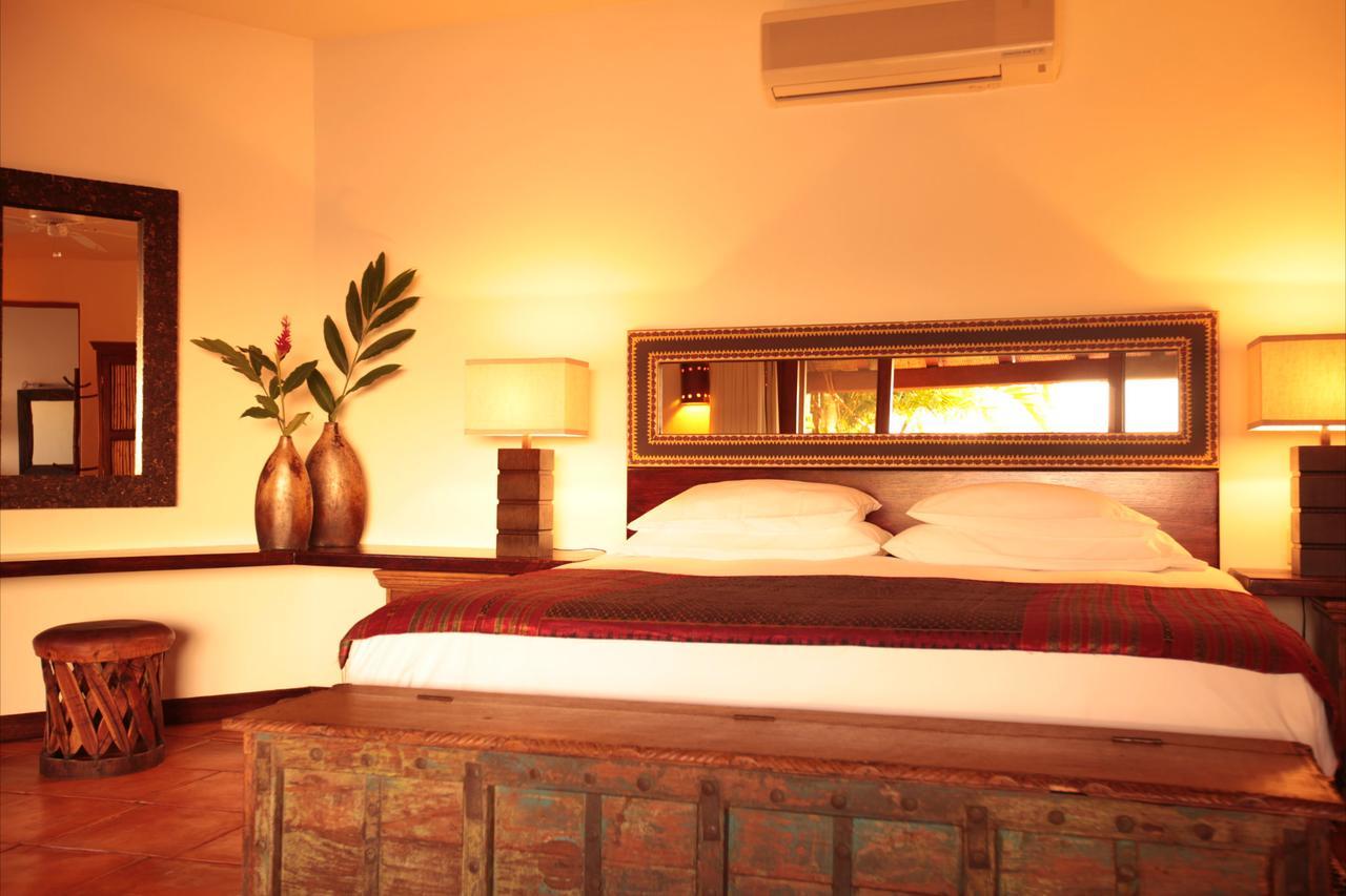 Amuleto Hotel Ixtapa  Buitenkant foto